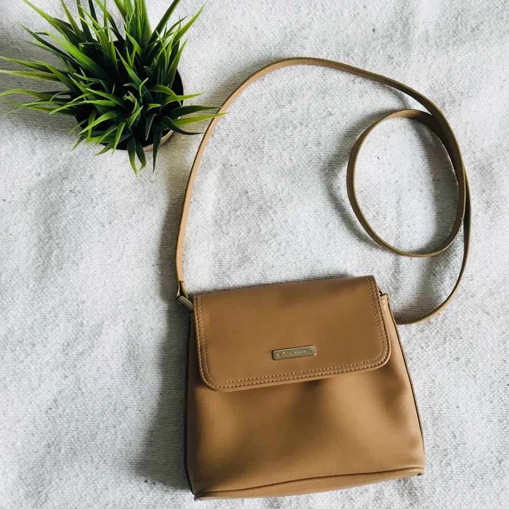 Liz Claiborne | Light Brown Leather Crossbody